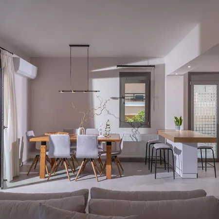 Leon Luxury In Rethymno